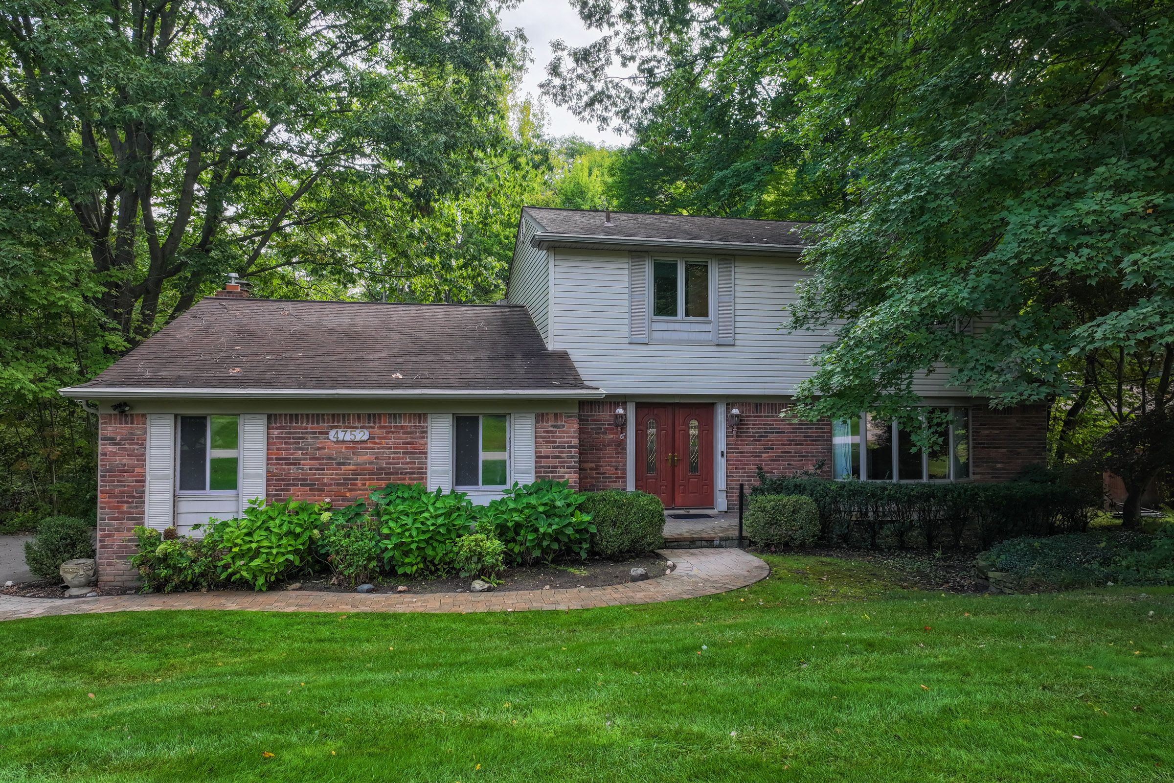 Parview Dr, Clarkston, MI 48346