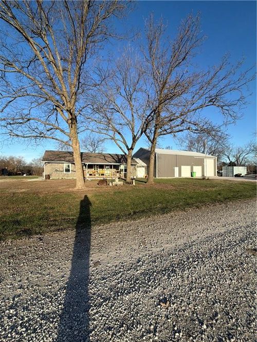 106 S Preston St, Kincaid, KS, 66039-6210 | Card Image
