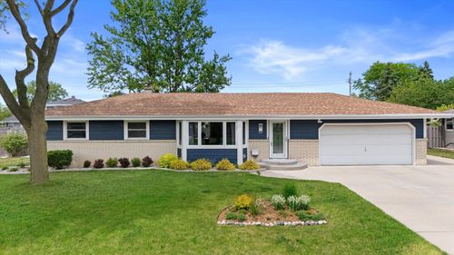 6920 W Armour Ave, Greenfield, WI, 53220-3808 | Card Image