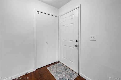 8641 Crabapple Lane, Warren, MI, 48093 | Card Image