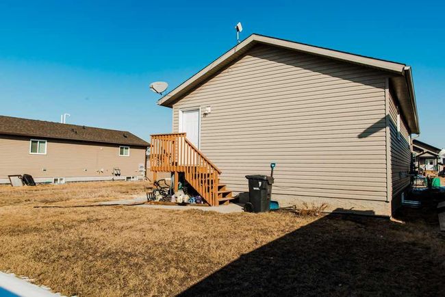 9615 113 Avenue, Home with 5 bedrooms, 3 bathrooms and 4 parking in Clairmont AB | Image 18