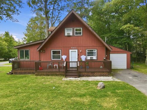 593 Country Place Dr, Coolbaugh Twp, PA, 18466-7944 | Card Image