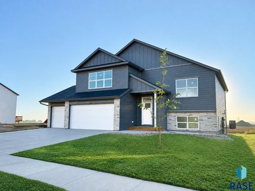 2720 S Copper Creek Ave, Sioux Falls, SD, 57110 | Card Image