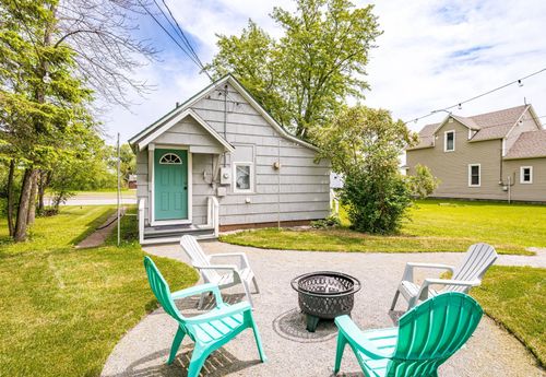 2622 E 2nd St, Superior, WI, 54880-3814 | Card Image