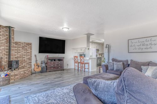 428 N Western Avenue, Waterford, CA, 95386 | Card Image