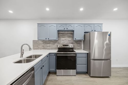 c111-7211 Lakewood Dr, Austin, TX, 78750-8281 | Card Image