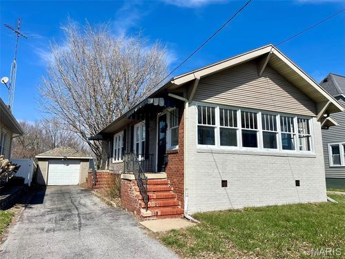 609 E Hauser St, Litchfield, IL, 62056-1348 | Card Image