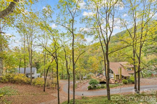 42 Greenview Dr, Maggie Valley, NC, 28751-9696 | Card Image