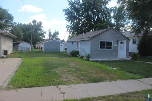 1011 E 13th St Street, Yankton, SD, 57078 | Card Image