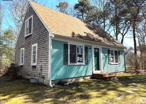 18 Anthony Dr, Hyannis, MA, 02601-6220 | Card Image