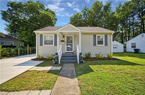 110 Maupin Ave, Portsmouth, VA, 23702-1226 | Card Image