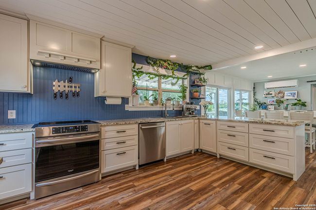 3951 Briar Hollow St, House other with 3 bedrooms, 2 bathrooms and null parking in San Antonio TX | Image 17