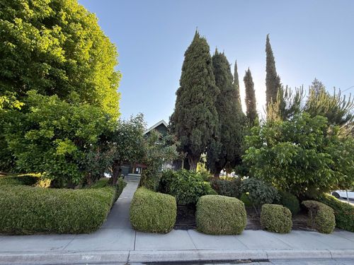1300 Marion St, Kingsburg, CA, 93631-2214 | Card Image