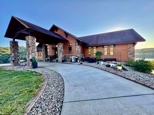 850 Lakeview Dr, Horner, WV, 26372-7703 | Card Image