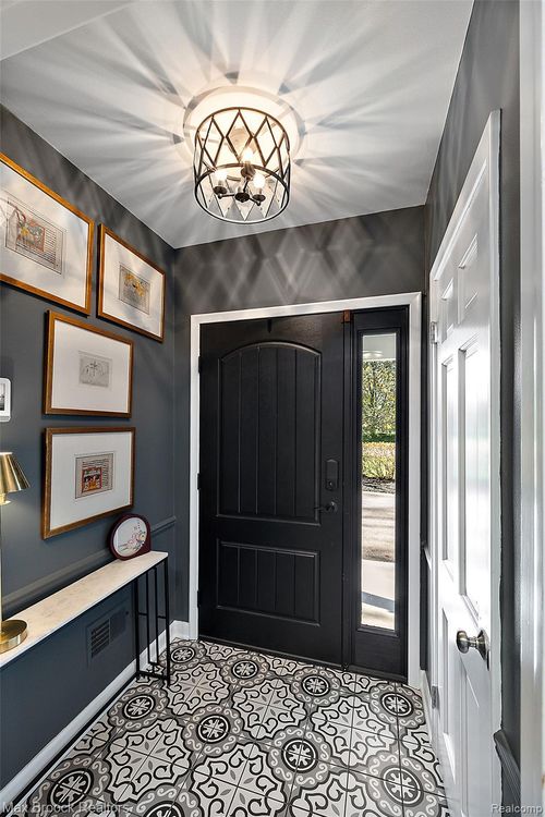 692 Bennington Dr, Bloomfield Hills, MI, 48304-3304 | Card Image