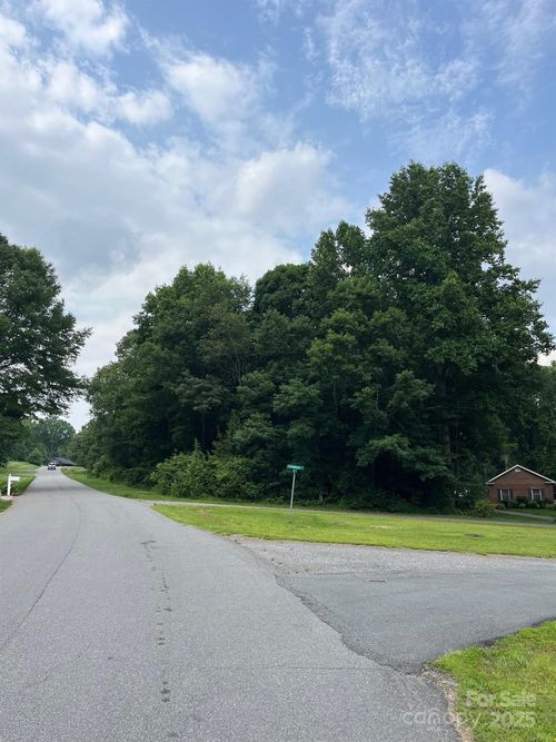 1895 Knolls Dr, Newton, NC, 28658-9382 | Card Image