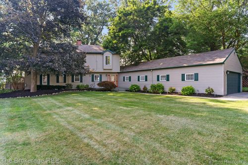 3085 Whitfield Dr, Waterford Twp, MI, 48329-2771 | Card Image