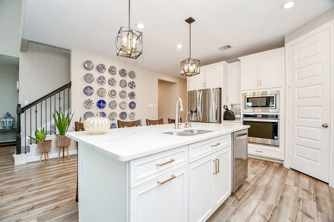 2626 Summer Indigo Trl, House other with 5 bedrooms, 3 bathrooms and 2 parking in Pearland TX | Image 15