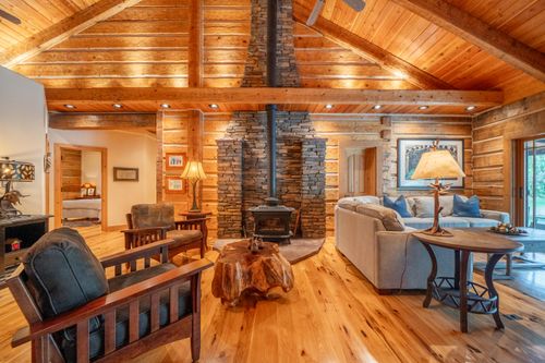 15900 El Camino Robles Rd, Redding, CA, 96001-4396 | Card Image