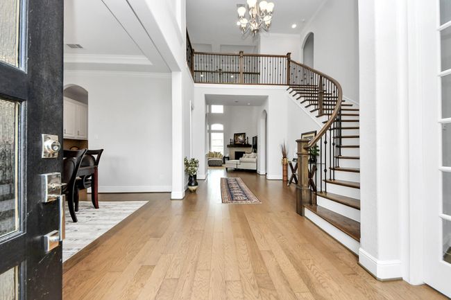Welcoming entrance foyer | Image 10