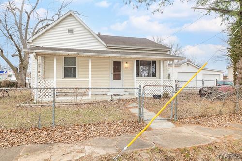 919 W 7th St, Staunton, IL, 62088-2051 | Card Image