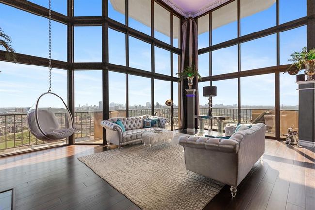 APT-2404 - 3350 Mccue Rd, Condo with 3 bedrooms, 3 bathrooms and 2 parking in Houston TX | Image 5