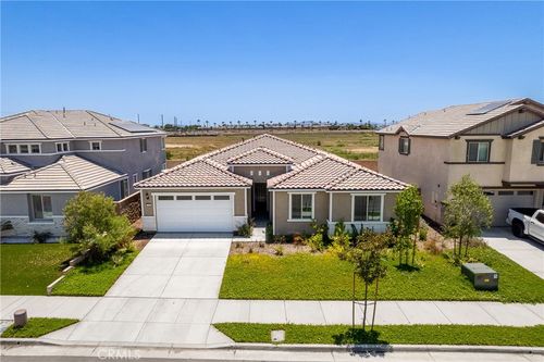 711 Ballesteros St, Perris, CA, 92571-5176 | Card Image