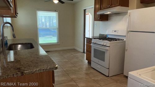 25454 Eton Ave, Dearborn Heights, MI, 48125-1510 | Card Image