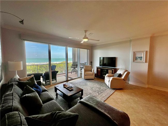 204A - 4160 N A1a, House attached with 3 bedrooms, 2 bathrooms and null parking in Hutchinson Island FL | Image 4