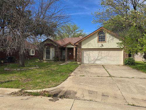 921 Meadowdale Road, Arlington, TX, 76017 | Card Image