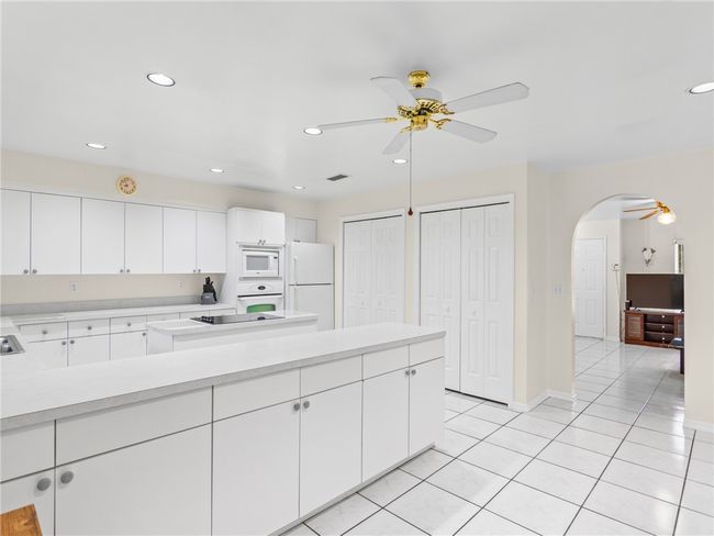Kitchen Island | Image 13
