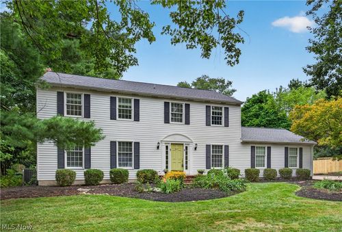 7671 Salem Dr, Hudson, OH, 44236-1452 | Card Image