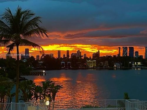 apt-310-1 Century Ln, Miami Beach, FL, 33139-8811 | Card Image