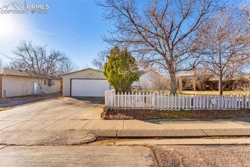 613 Barrett Ave, Canon City, CO, 81212-2610 | Card Image