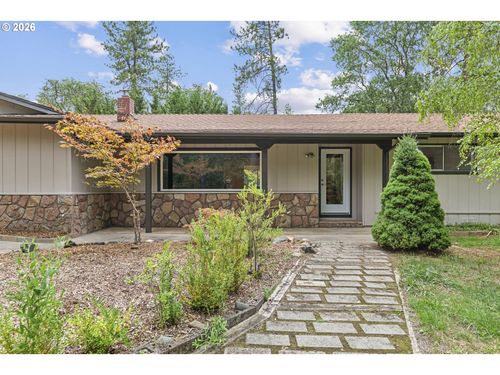 135 Rolling Hills Dr, GrantsPass, OR, 97526 | Card Image