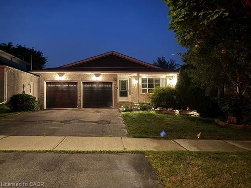 60 Denlow St, Kitchener, ON, N2B3T6 | Card Image