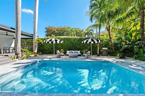 740 Ne 76th St, Miami, FL, 33138-5211 | Card Image