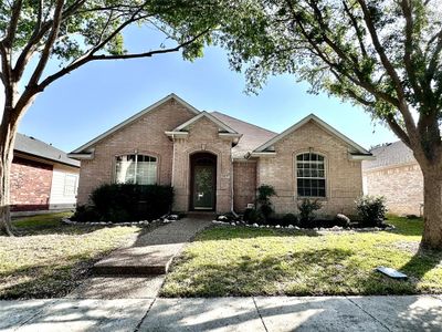 View of front facade with a front lawn | Image 1