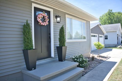 1142 George St, Bad Axe, MI, 48413-8892 | Card Image