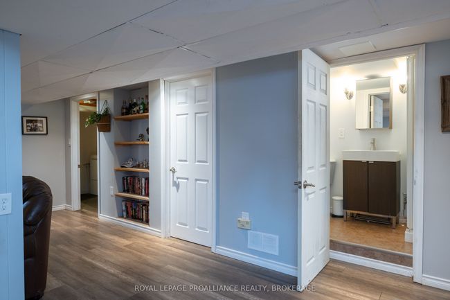70 Briscoe St, House other with 4 bedrooms, 2 bathrooms and 4 parking in Amherstview ON | Image 27