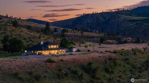 450 Hawks Meadow Rd, Chelan, WA, 98816-9219 | Card Image