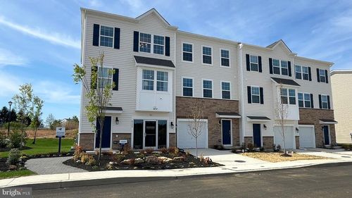 8305 Alexander Ct, BREINIGSVILLE, PA, 18031-8756 | Card Image