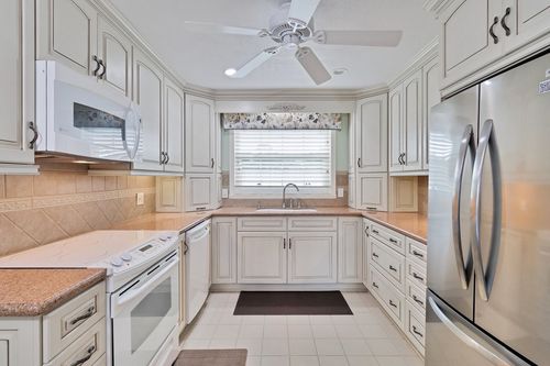 207-830 Lake Orchid Cir, Vero Beach, FL, 32962-8591 | Card Image