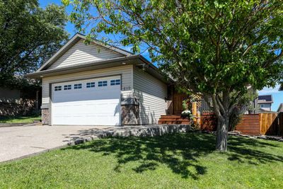 615 51 Ave, House other with 4 bedrooms, 2 bathrooms and 4 parking in Coalhurst AB | Image 1