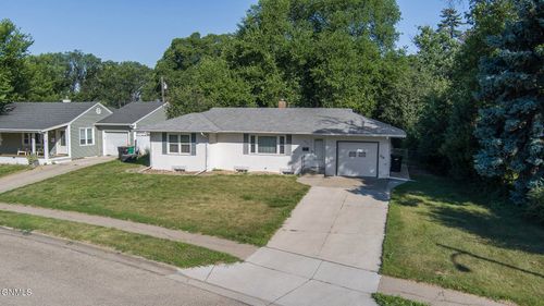 204 Teton Ave, Bismarck, ND, 58501-2674 | Card Image