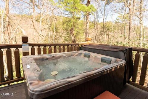 1840 Laurel Valley Way, Sevierville, TN, 37862-8691 | Card Image