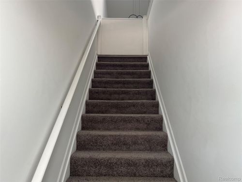 19-38539 Wellington Dr, Clinton Township, MI, 48036-3521 | Card Image