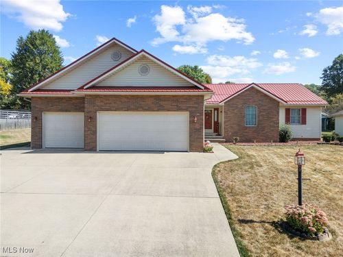 377 Schoenbrunn Dr Ne, New Philadelphia, OH, 44663-3278 | Card Image