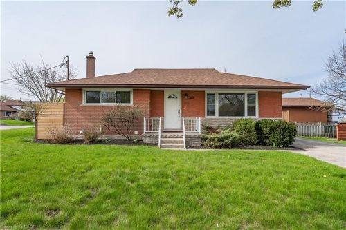 lower-49 Cait Ave, Kitchener, ON, N2C1G3 | Card Image