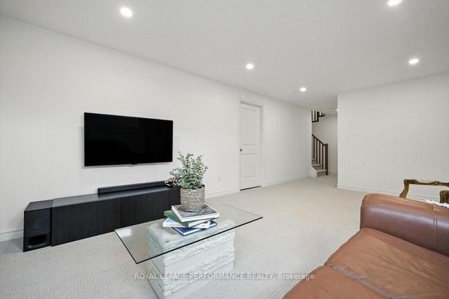 665 Cordelette Cir, House attached with 3 bedrooms, 3 bathrooms and 4 parking in Orleans ON | Image 38
